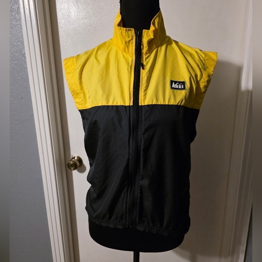 REI Yellow And Black Running Vest Size XS - Picture 1 of 6